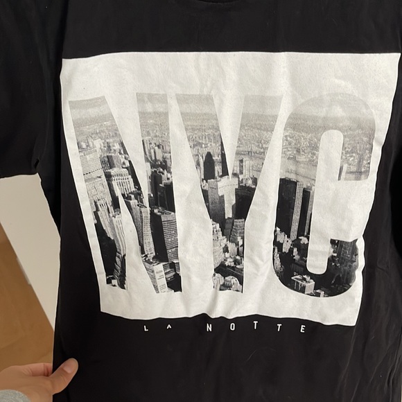 La Notte Aritzia NYC Graphic Tee - Picture 2 of 3